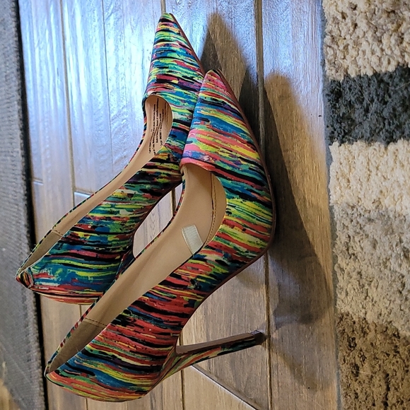 Fun Rainbow Heels 5.5 - Picture 6 of 7